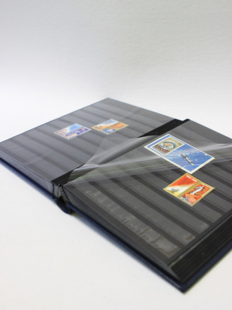 Альбом для марок (кляссер PREMIUM для марок). 32 листа (64 страницы) из чёрного картона с промежуточными прозрачными листами. Синий. Leuchtturm, 301419
