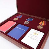 Футляр деревянный Vintage S (305х247х40 мм) для 3 медалей РФ d-32 мм и 3 удостоверений