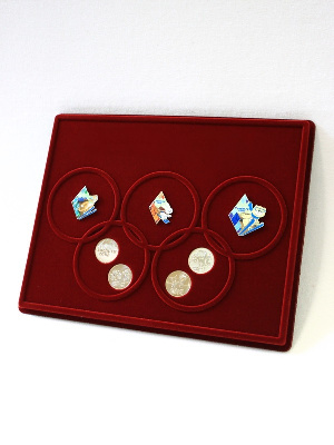 Планшет S (234х296х12 мм) для 4 Олимпийских монет Сочи-2014 без капсул (5 колец) Планшет S (234х296х12 мм) для 4 Олимпийских монет Сочи-2014 без капсул (5 колец)