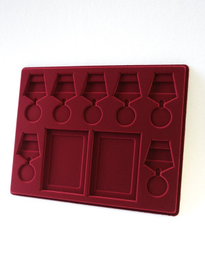 Планшет S (234х296х12 мм) на 7 медалей РФ d-32 мм и 2 удостоверения, тёмно-бордовый Планшет S (234х296х12 мм) на 7 медалей РФ d-32 мм и 2 удостоверения, тёмно-бордовый