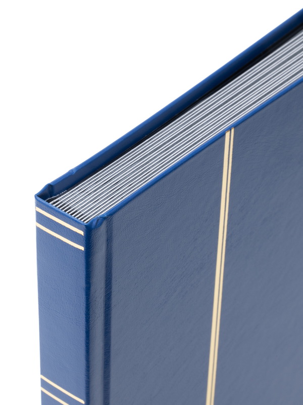 Альбом для марок (кляссер BASIC). A4. 16 листов (32 страницы) из чёрного картона с промежуточными листами из пергамина. Синий. Leuchtturm, 337308