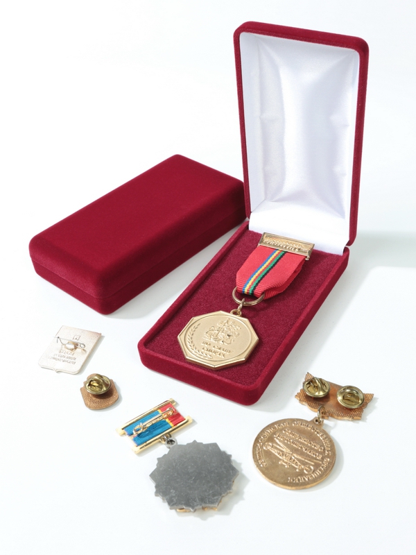 Футляр (62х116х26 мм) с поролоновой вставкой, светло-бордовый