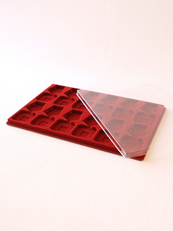  Планшет L (222х333х13 мм) на 12 орденов с пятиугольной колодкой, тёмно-бордовый