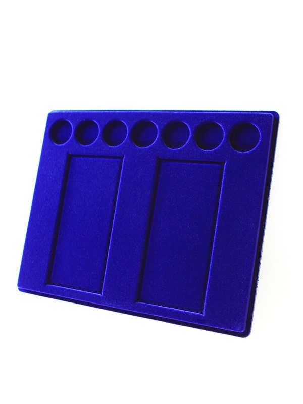 Планшет S (234х296х12 мм) для 2 банкнот Сочи-2014 в чехлах и 7 монет Сочи-2014 в капсулах Leuchtturm (диаметр 33 мм), тёмно-синий  Планшет S (234х296х12 мм) для 2 банкнот Сочи-2014 в чехлах и 7 монет Сочи-2014 в капсулах Leuchtturm (диаметр 33 мм), тёмно-синий