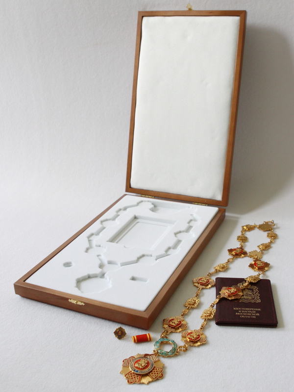 Деревянный футляр для знака на цепи к почётному званию «Почетный гражданин Московской области»