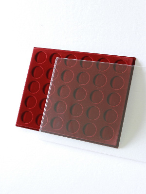 Планшет S (234х296х12 мм) для монет d-35 мм (30 ячеек) Планшет S (234х296х12 мм) для монет d-35 мм (30 ячеек)