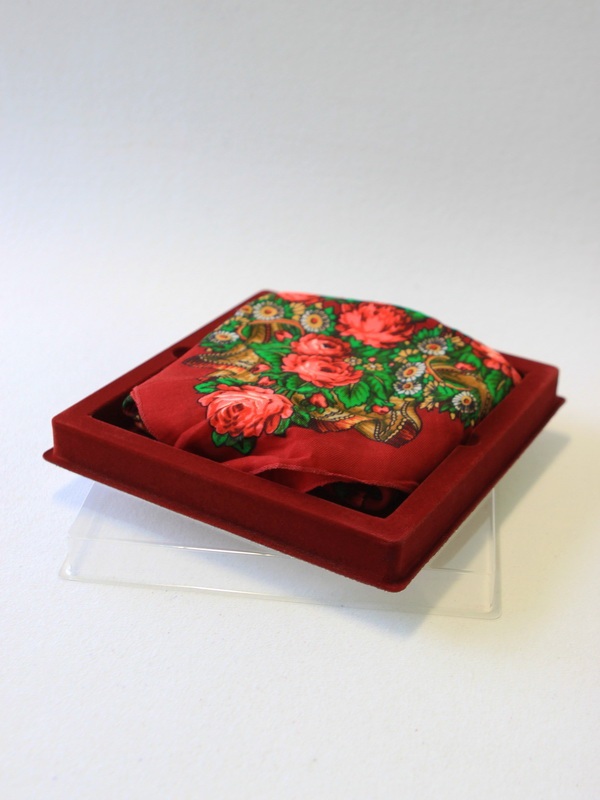 Сувенирная упаковка под шарфы и платки
