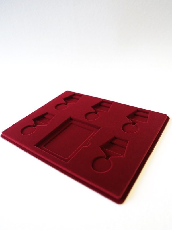 Планшет S (234х296х12 мм) на 5 медалей РФ d-32 мм и 1 удостоверение, тёмно-бордовый