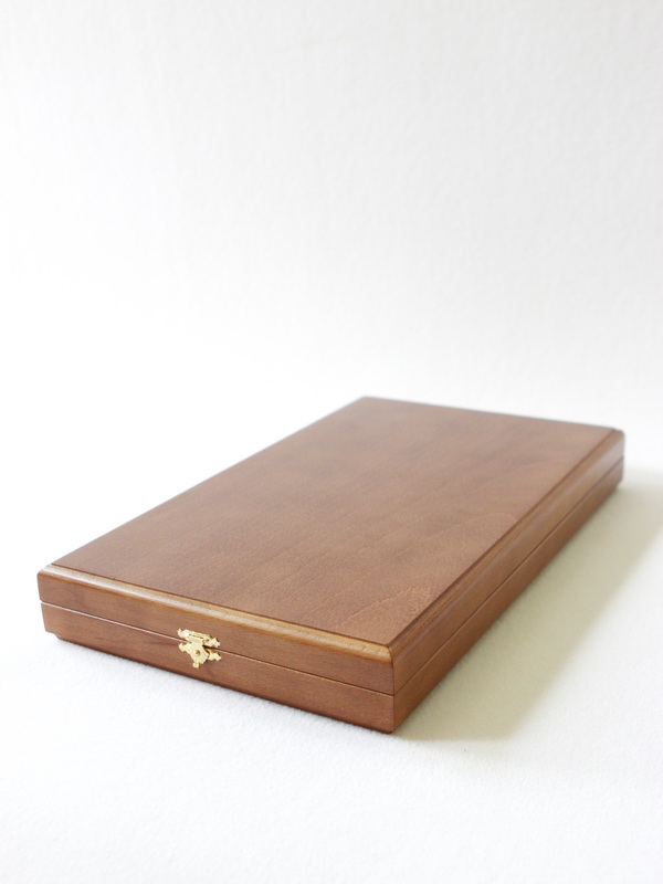 Деревянный футляр для знака на цепи к почётному званию «Почетный гражданин Московской области»