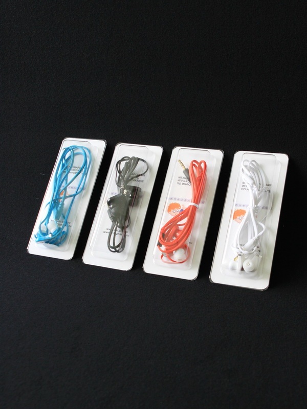 Блистер с загибом краев под наушники