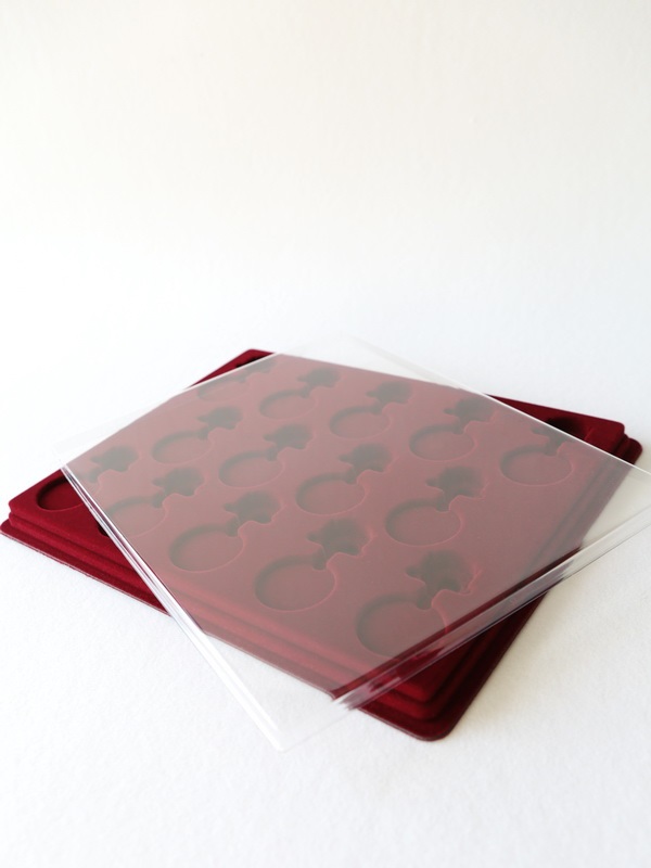  Планшет S (243х304х21 мм) для 14 медалей на прямоугольных колодках «За отвагу», тёмно-бордовый