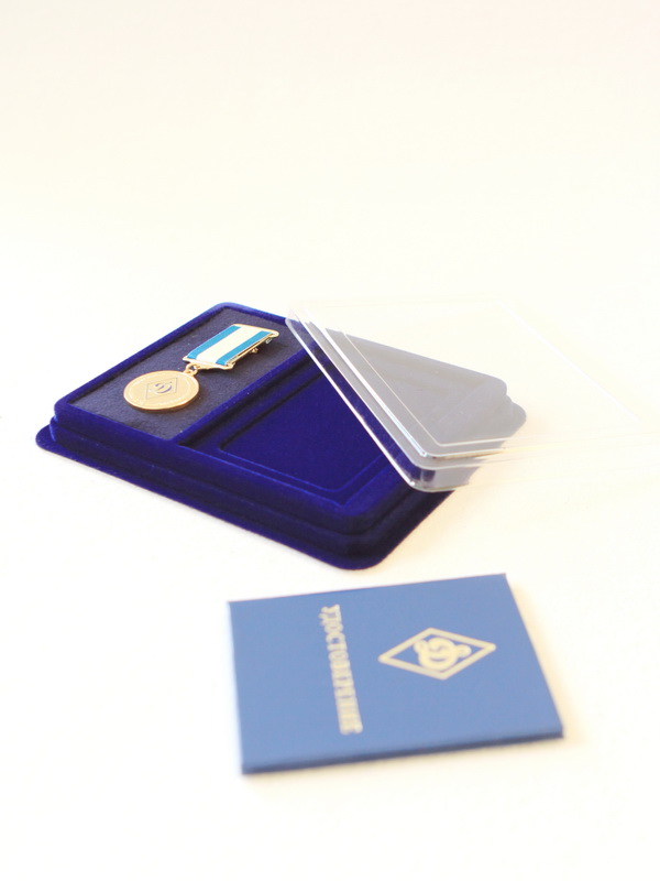  Сувенирная упаковка (181х142х22 мм) с поролоновой вставкой под универсальную медаль и удостоверение (75х105х6 мм), зелёный