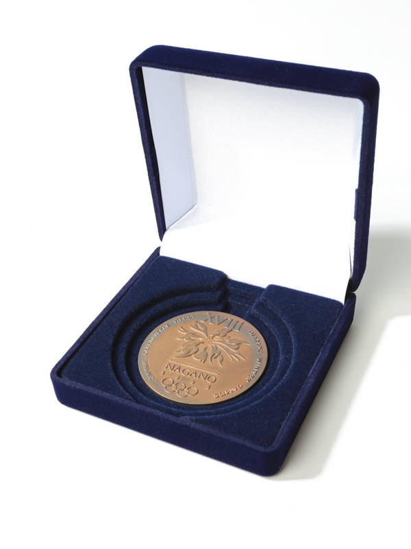  Футляр (92х92х40 мм) под универсальную медаль (углубления 50 мм, 60 мм, 70 мм), тёмно-синий