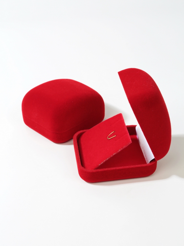  Футляр (53х59х33 мм) под серьги, подвеску (стойка), красный