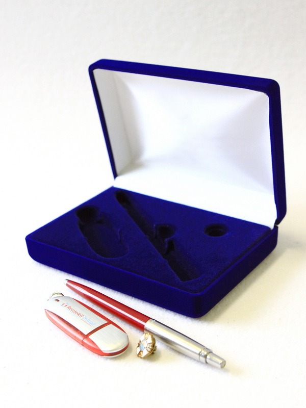 Футляр флокированный (102х142х42 мм) для сувенирного набора