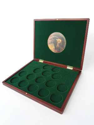 Футляр деревянный Volterra Uno (304х244х31 мм) для 2 золотых и 13 серебряных монет «Футбол 2018» в капсулах. Кубок Футляр деревянный Volterra Uno (304х244х31 мм) для 2 золотых и 13 серебряных монет «Футбол 2018» в капсулах. Кубок