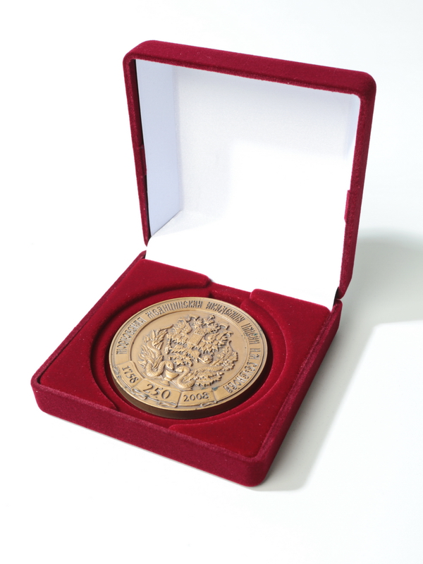 Футляр (92х92х40 мм) под универсальную медаль (углубления 55 мм, 65 мм, 75 мм)