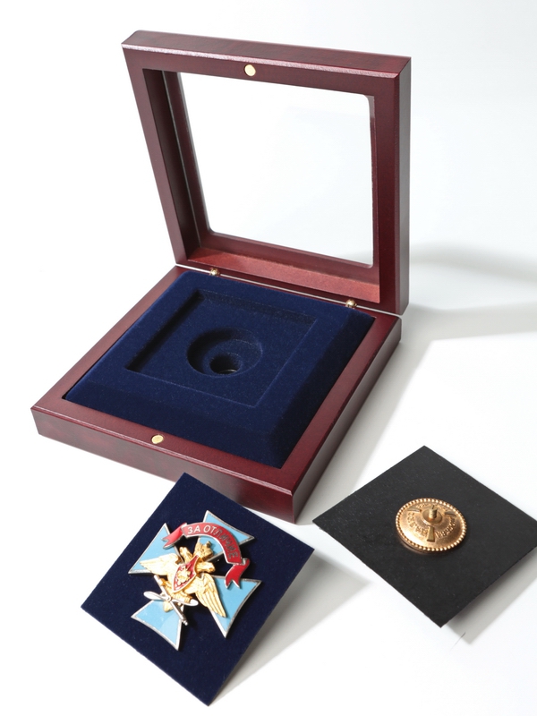 Деревянный футляр с прозрачным окном Volterra (120х120х34 мм) под знак с винтом,  тёмно-синий