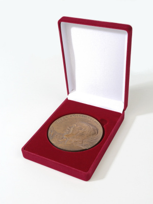 Футляр (90х124х32 мм) для монеты, медали (диаметр 75 мм, глубина 6 мм)