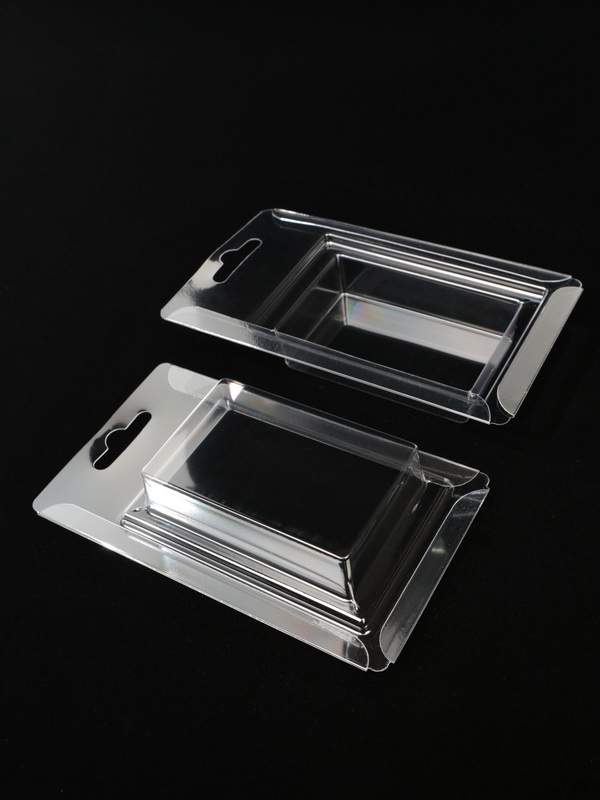 Блистер с загибом краев под изделие 46х72х22 мм. Тип 22