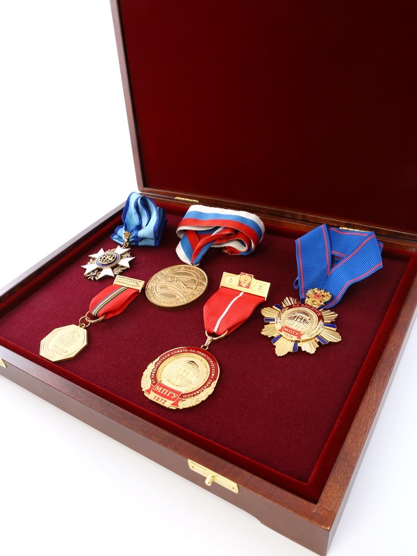  Футляр деревянный Vintage S (305х247х54 мм) на 1 ячейку с поролоновой вставкой, тёмно-бордовый