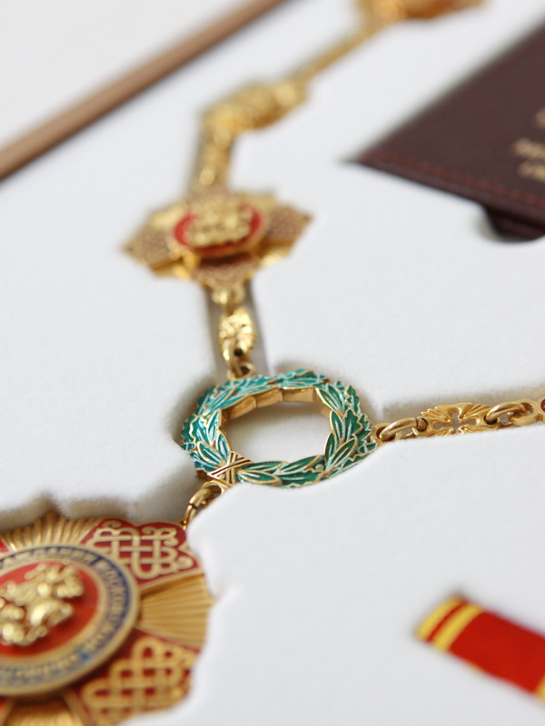 Деревянный футляр для знака на цепи к почётному званию «Почетный гражданин Московской области»