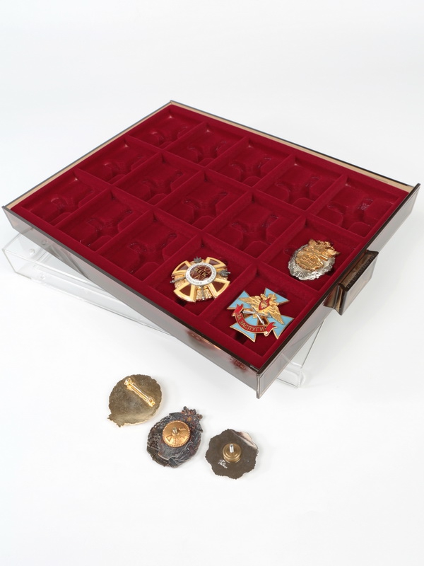 Кассета XL на 15 ячеек (63х49х10 мм) (под знаки с булавками)