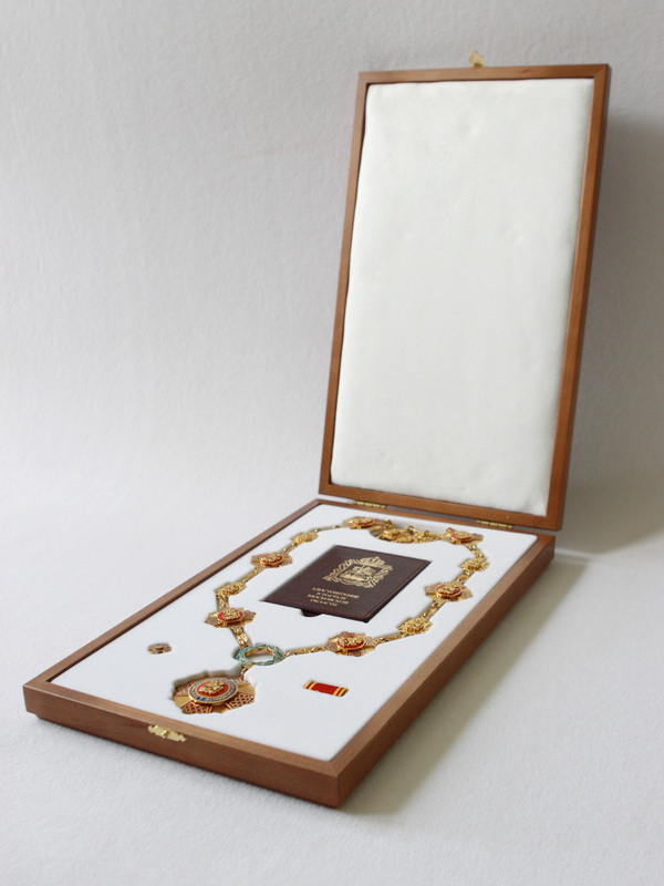 Деревянный футляр для знака на цепи к почётному званию «Почетный гражданин Московской области»