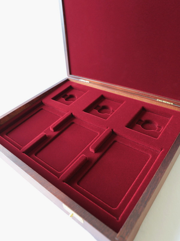  Футляр деревянный Vintage S (305х247х54 мм) на 3 ордена (с винтами) и 3 удостоверения, тёмно-бордовый