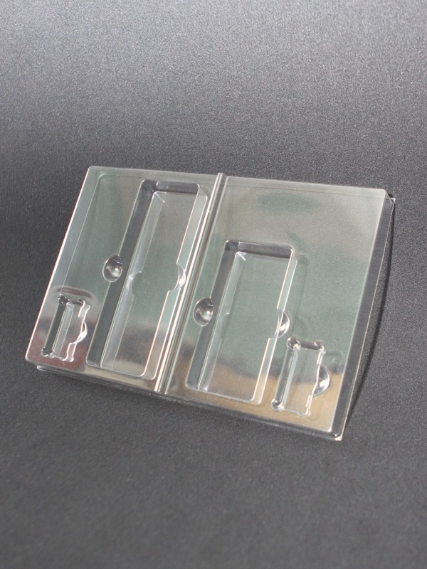 Блистерный ложемент под набор электронных приборов с батарейками