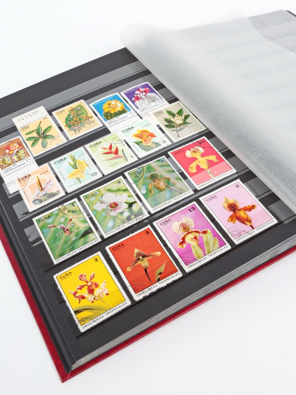 Альбом для марок (кляссер CLASSIC). 16 листов (32 страницы) из чёрного картона с промежуточными листами из пергамина. Тёмно-синий. Prinz, 2015