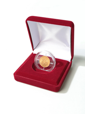 Футляр (92х92х40 мм) для монеты в капсуле (диаметр 44 мм), с вертикальной установкой медали, светло-бордовый