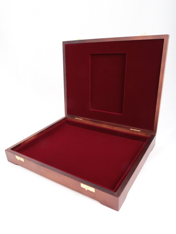  Футляр деревянный Vintage S (305х247х54 мм) на 1 ячейку с поролоновой вставкой + капсула для фотографии (вертикальной), тёмно-бордовый