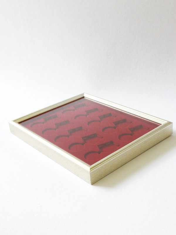  Багетная рамка S серебряного цвета под 10 медалей РФ d-37 мм с пятиугольной колодкой, чёрный