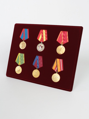 Планшет S (234х296х12 мм) на 6 медалей РФ d-32 мм с пятиугольной колодкой, тёмно-бордовый Планшет S (234х296х12 мм) на 6 медалей РФ d-32 мм с пятиугольной колодкой, тёмно-бордовый