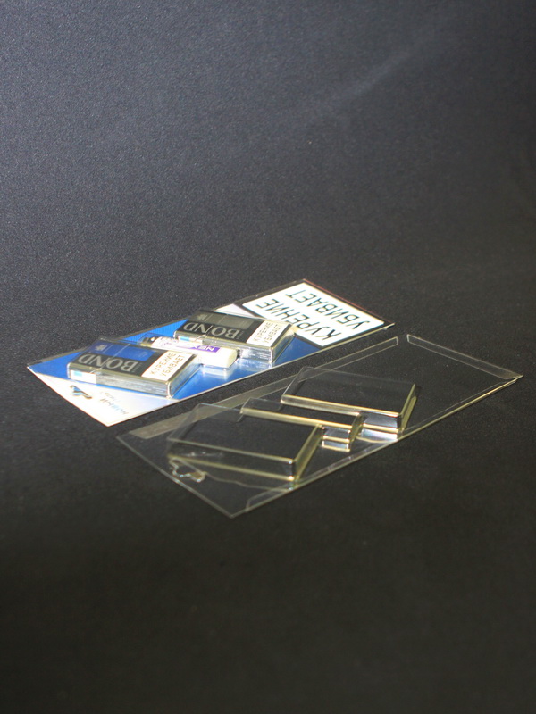 Блистер с загибом краев для 2 пачек сигарет и зажигалки