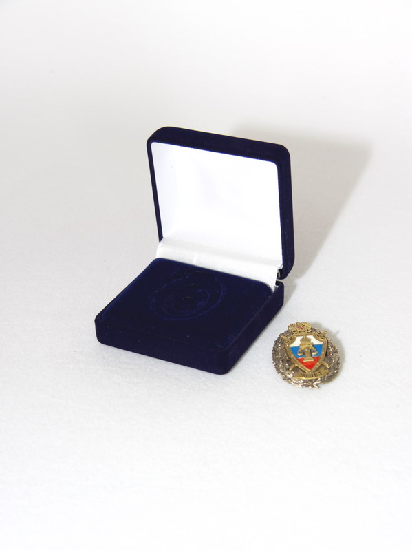 Флокированный футляр (92х92х40 мм) под орден с винтовой закруткой