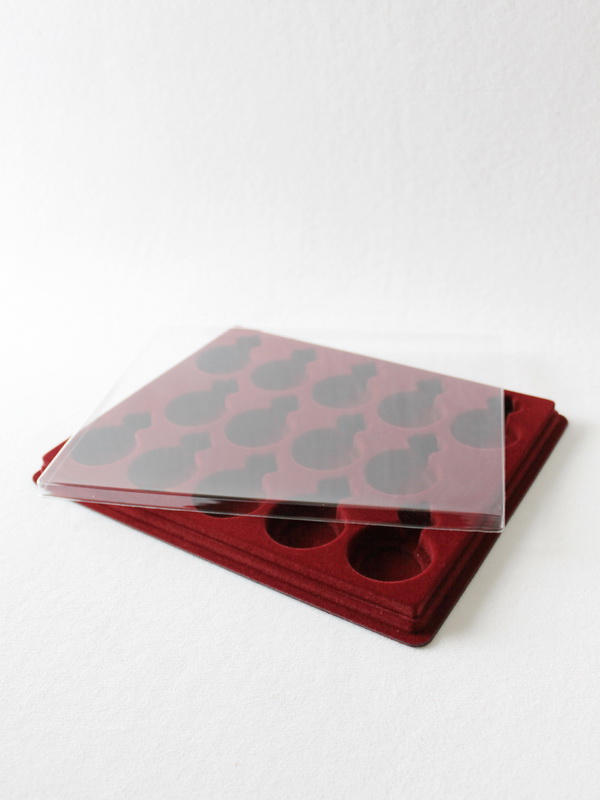 Планшет S (243х304х21 мм) под карманные часы. Вид 1, тёмно-бордовый  Планшет S (243х304х21 мм) под карманные часы. Вид 1, тёмно-бордовый