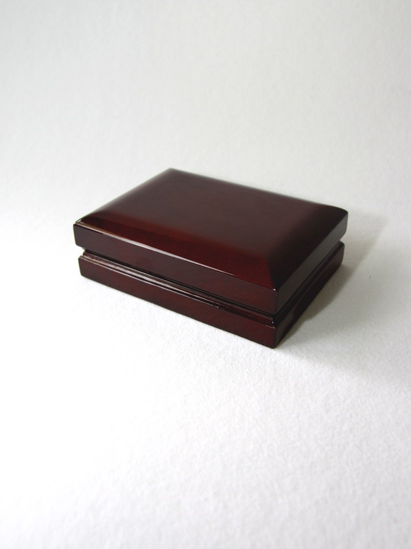 Деревянный футляр (110х150х50 мм) для 2 монет в капсулах