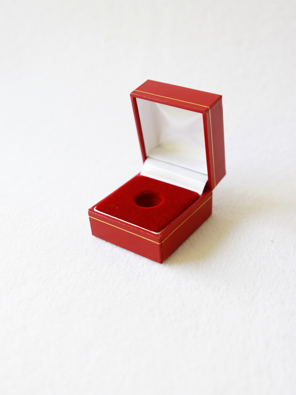 Футляр (46х51х36 мм) для значка на цанге