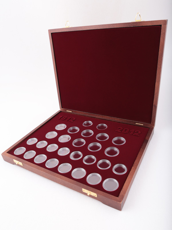 Футляр деревянный Vintage S (305х247х40 мм) для набора монет «200-летие Победы России в Отечественной Войне 1812 года». В капсулах Leuchtturm Футляр деревянный Vintage S (305х247х40 мм) для набора монет «200-летие Победы России в Отечественной Войне 1812 года». В капсулах Leuchtturm