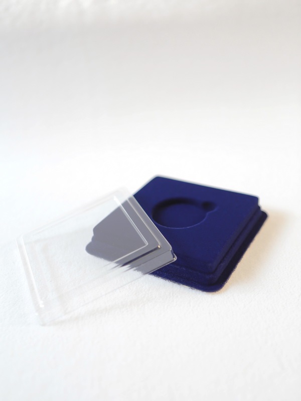  Сувенирная упаковка (106х106х20 мм) под монету, медаль (диаметр 40 мм, глубина 4 мм), тёмно-синий