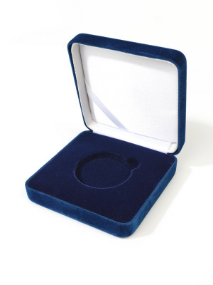 Футляр замшевый (92х92х36 мм) для 1 монеты в капсуле (диаметр 46 мм), тёмно-бордовый  Футляр замшевый (92х92х36 мм) для 1 монеты в капсуле (диаметр 46 мм), тёмно-бордовый