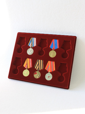 Планшет S (234х296х12 мм) на 10 медалей РФ d-32 мм с пятиугольной колодкой Планшет S (234х296х12 мм) на 10 медалей РФ d-32 мм с пятиугольной колодкой