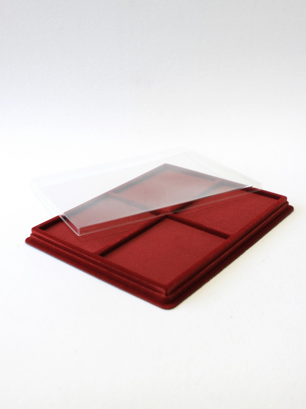 Планшет S (243х304х21 мм) на 4 ячейки (101х131,5х18 мм) (с поролоновой вставкой), тёмно-бордовый