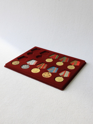 Планшет S (234х296х12 мм) на 5 медалей РФ d-32 мм и 5 медалей РФ d-37 мм Планшет S (234х296х12 мм) на 5 медалей РФ d-32 мм и 5 медалей РФ d-37 мм