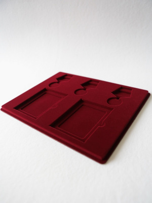 Планшет S (234х296х12 мм) на 3 медали РФ d-32 мм и 2 удостоверения, тёмно-бордовый Планшет S (234х296х12 мм) на 3 медали РФ d-32 мм и 2 удостоверения, тёмно-бордовый