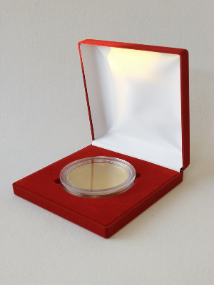 Футляр (195х196х50 мм) на 1 монету в капсуле (диаметр 120 мм) Футляр (195х196х50 мм) на 1 монету в капсуле (диаметр 120 мм)