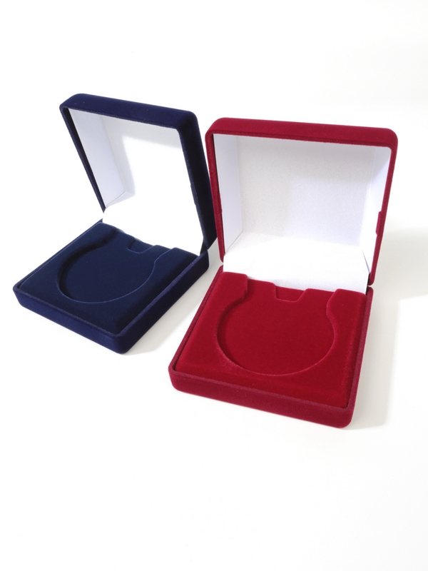  Футляр (92х92х40 мм) под медаль (диаметр до 61 мм) на ленте, светло-бордовый