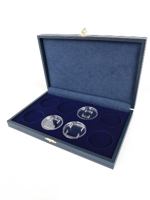 Футляр кожзам Sapfir M (238х155х37 мм) для 8 монет в капсулах (диаметр 46 мм) Футляр кожзам Sapfir M (238х155х37 мм) для 8 монет в капсулах (диаметр 46 мм)